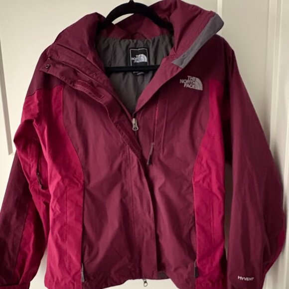 The North Face Burgundy Hyvent hooded Vented Rain snow jacket- SMALL - Picture 1 of 6